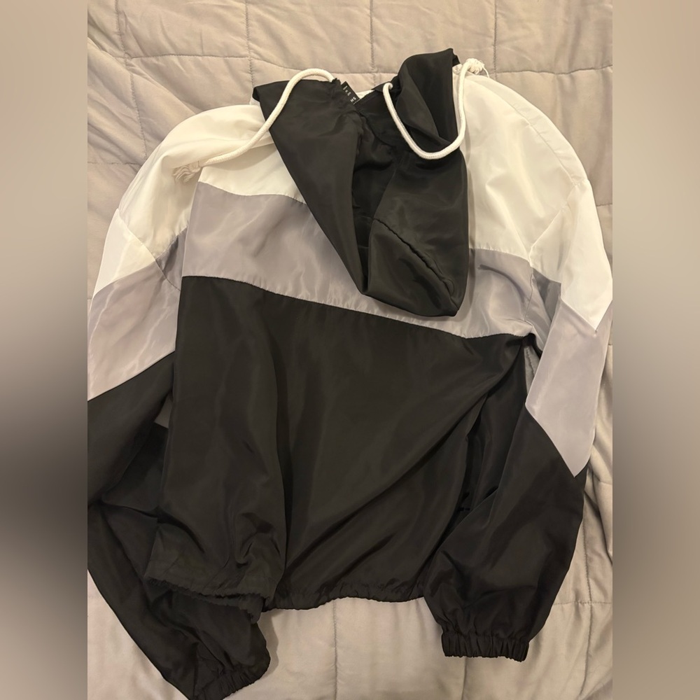 Shein black & white windbreaker~ size medium